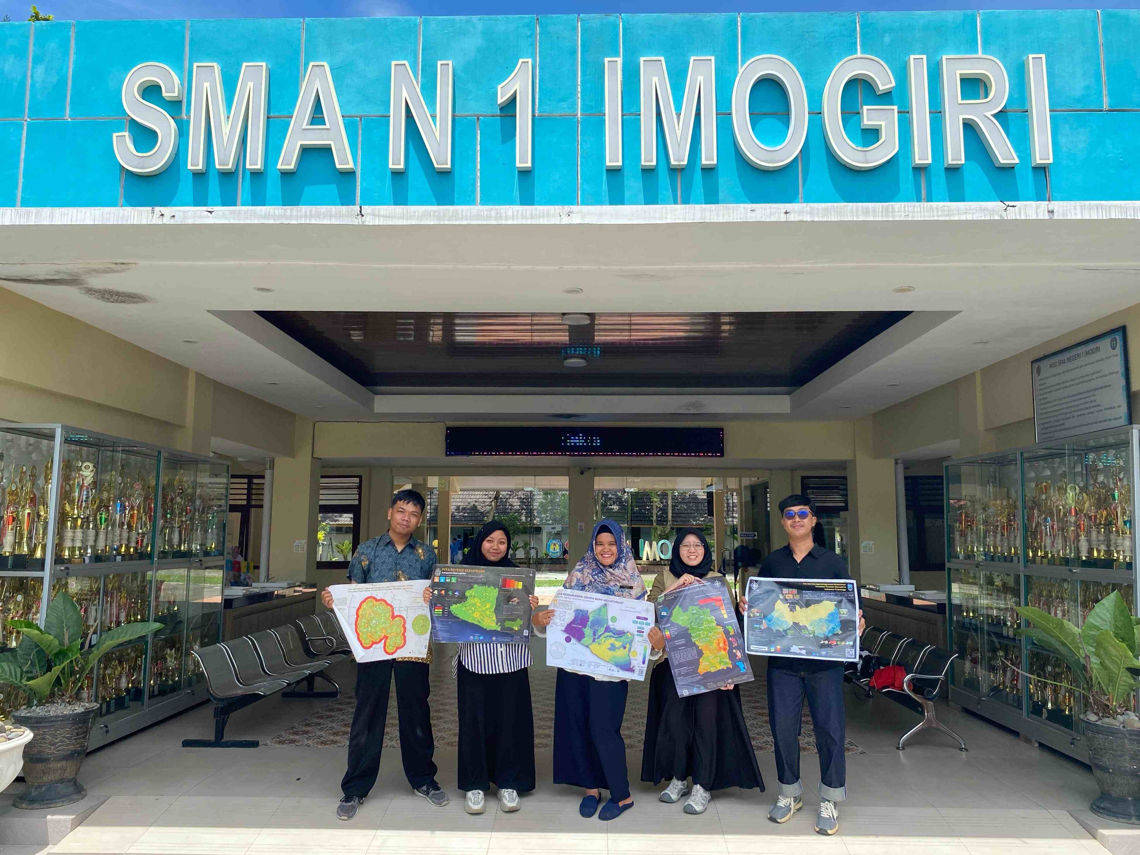 Penyerahan peta ke SMAN 1 Imogiri